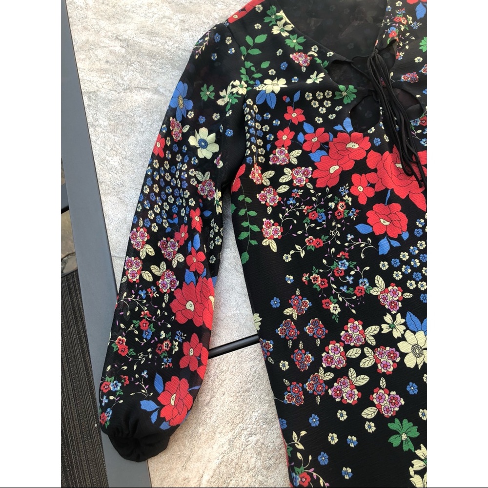 Karen Zambos shift type long sleeve mini dress.